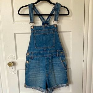 BDG/ Urban Outfitters demin short overalls, size M